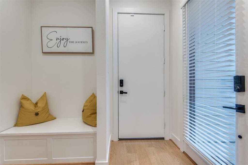 1007 Mount Auburn Ave - Photo 2 of 17