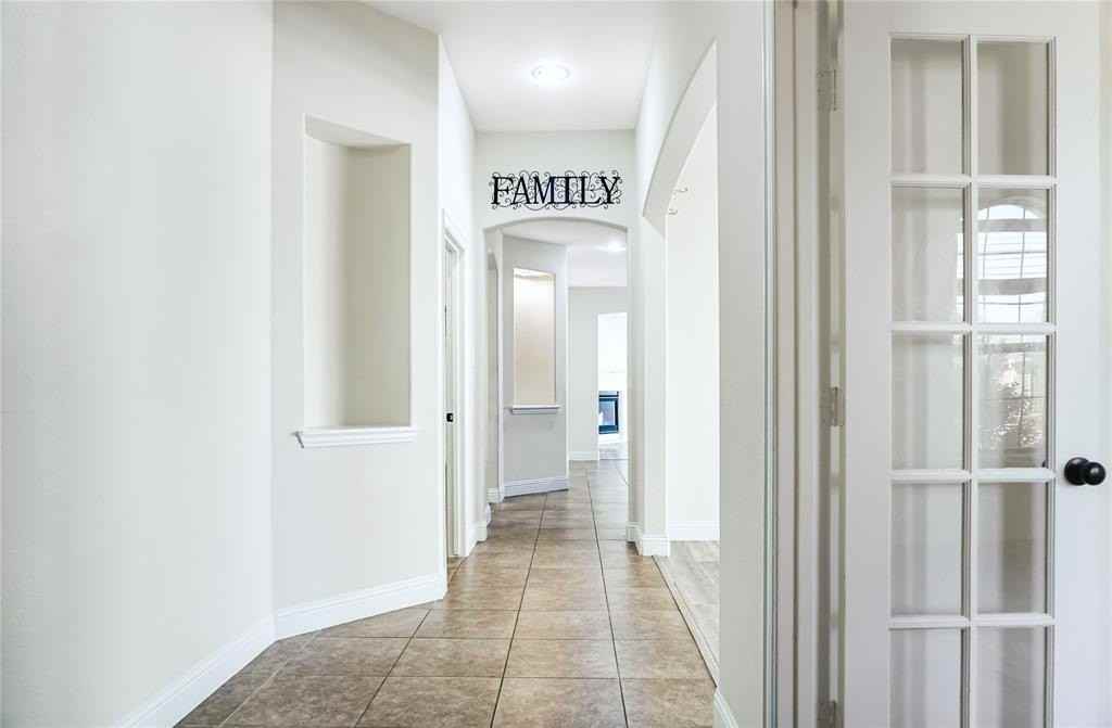 1526 Derby Dr - Photo 5 of 25