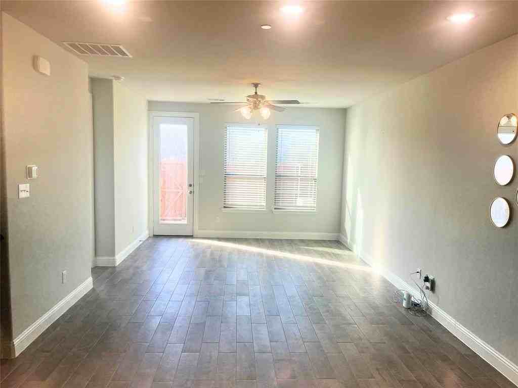 3132 Galveston St - Photo 5 of 16