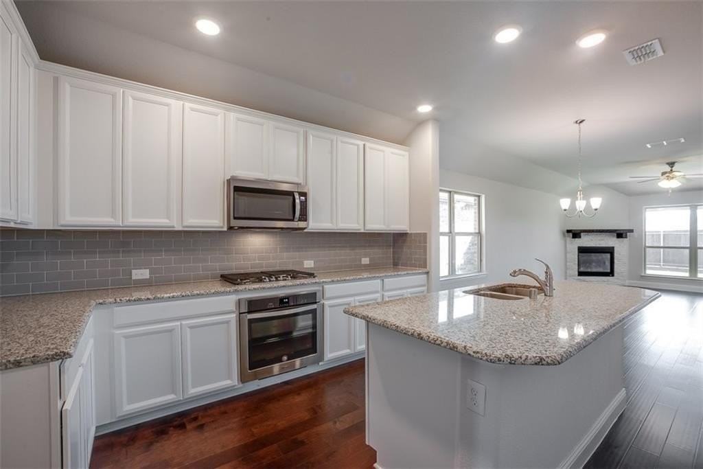 2912 Chestnut Ln - Photo 2 of 19