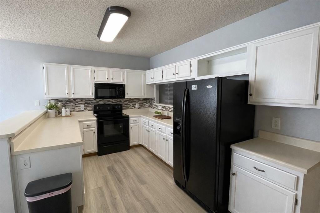 1520 Beach Ln - Photo 3 of 21