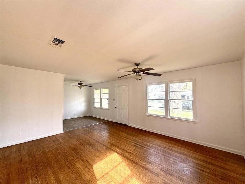 1511 Debra St - Photo 3 of 26