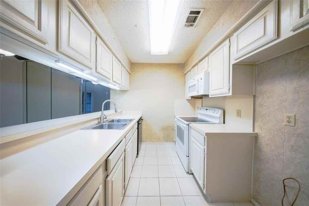 2800 Keller Springs Rd #1D - Photo 3 of 10