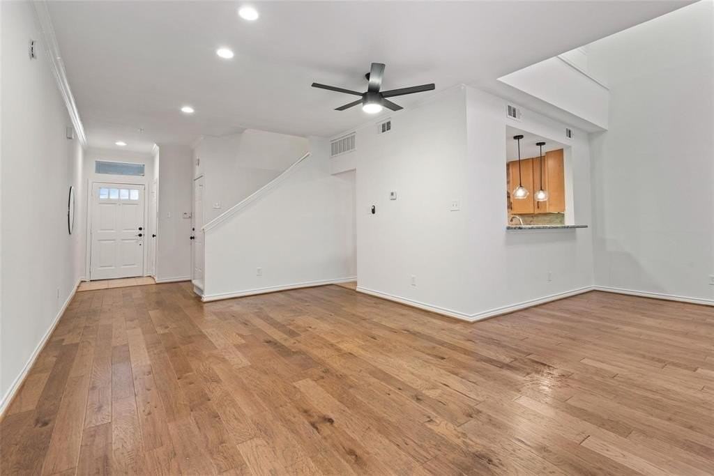 6015 Oram St #D - Photo 3 of 17