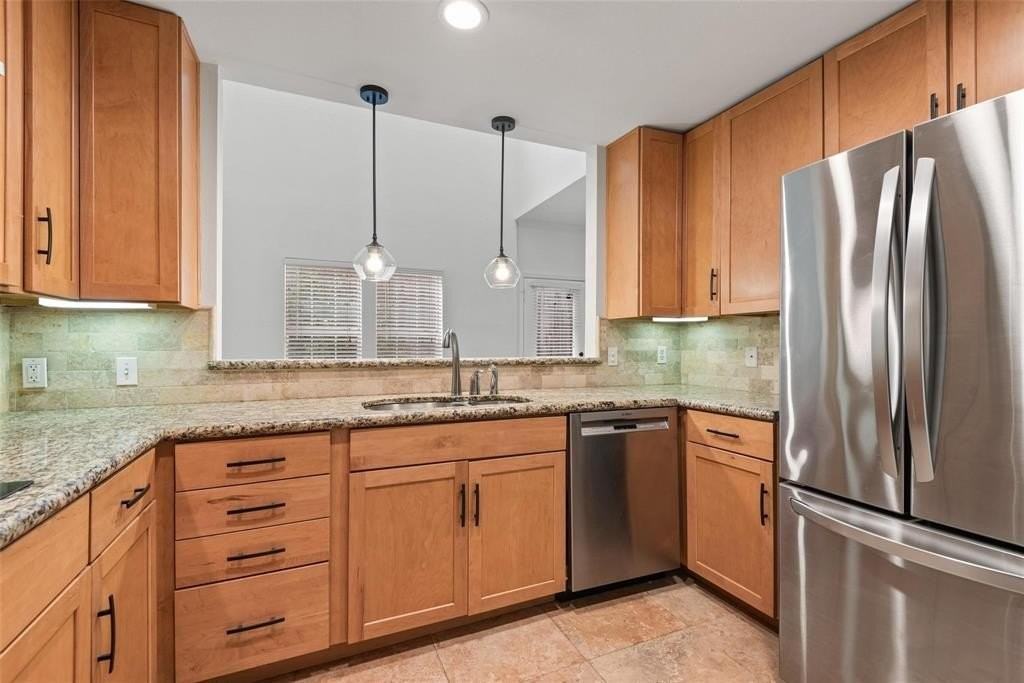 6015 Oram St #D - Photo 6 of 17