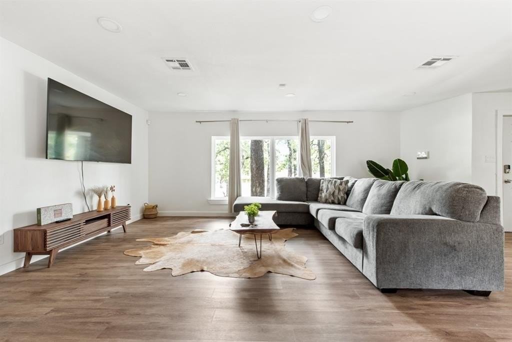 4252 Mccomas Rd - Photo 5 of 35