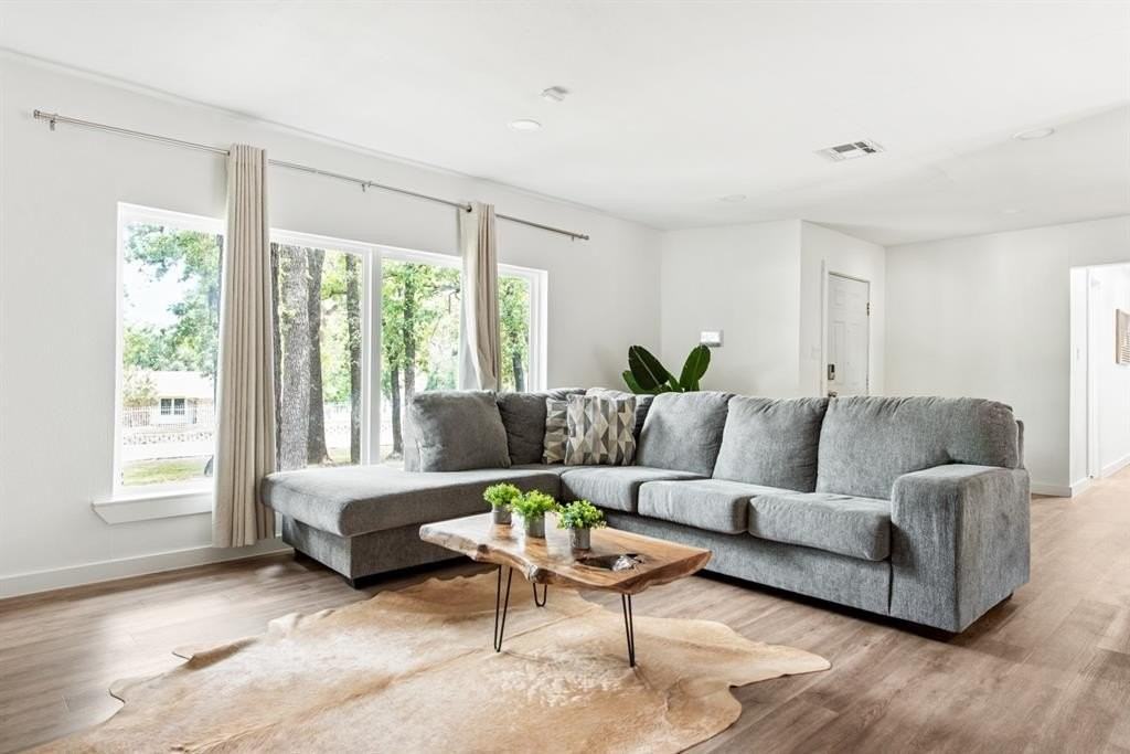 4252 Mccomas Rd - Photo 6 of 35