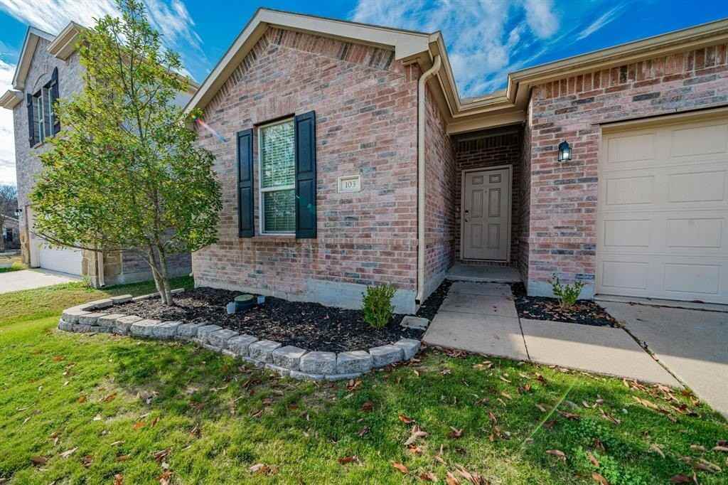 103 Honeysuckle Ct - Photo 2 of 32