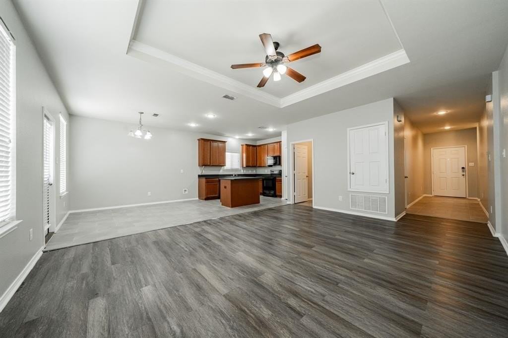 103 Honeysuckle Ct - Photo 4 of 32