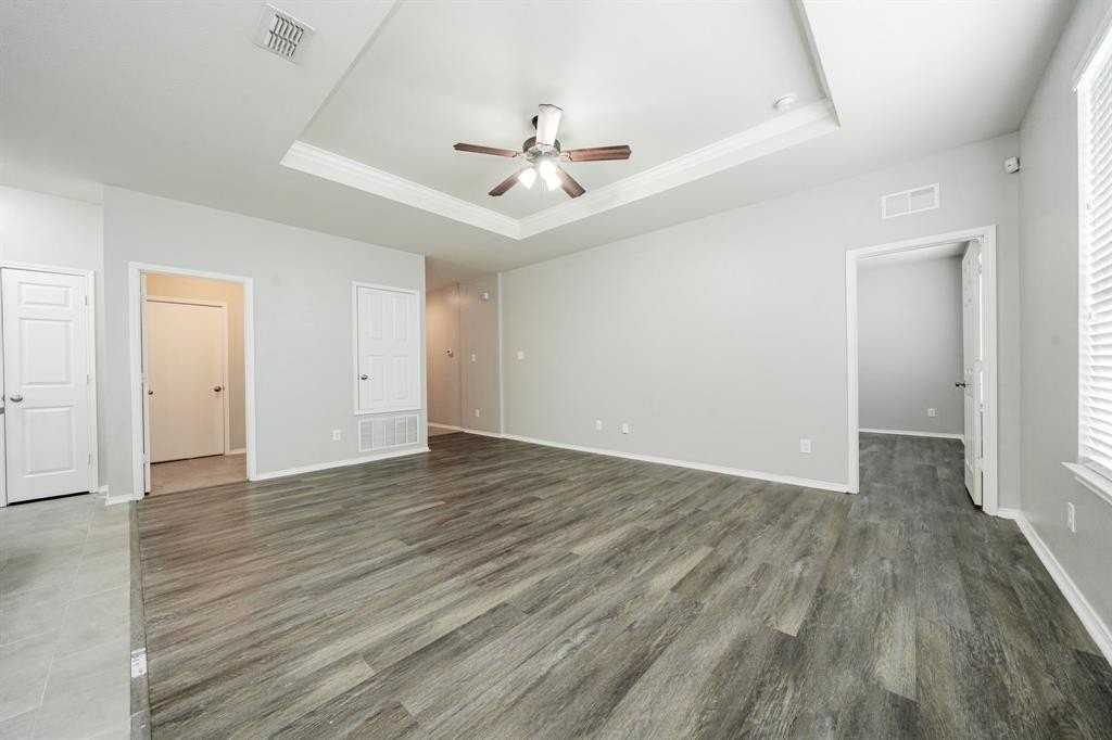 103 Honeysuckle Ct - Photo 5 of 32