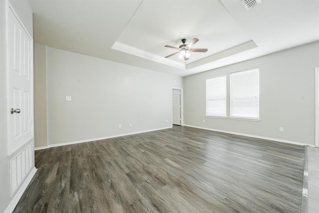 103 Honeysuckle Ct - Photo 6 of 32