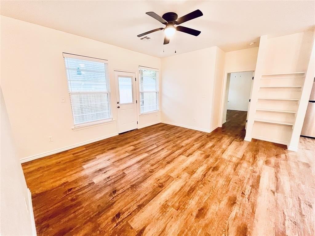 523 E Hanna St - Photo 2 of 15