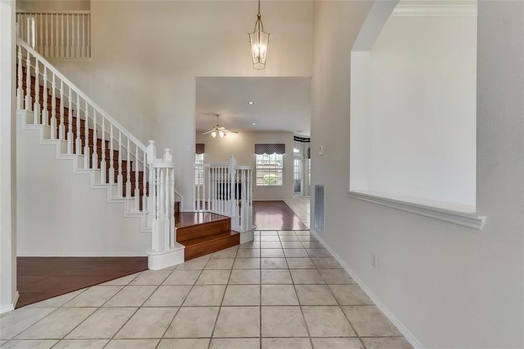 2409 Mccarran Dr - Photo 4 of 20