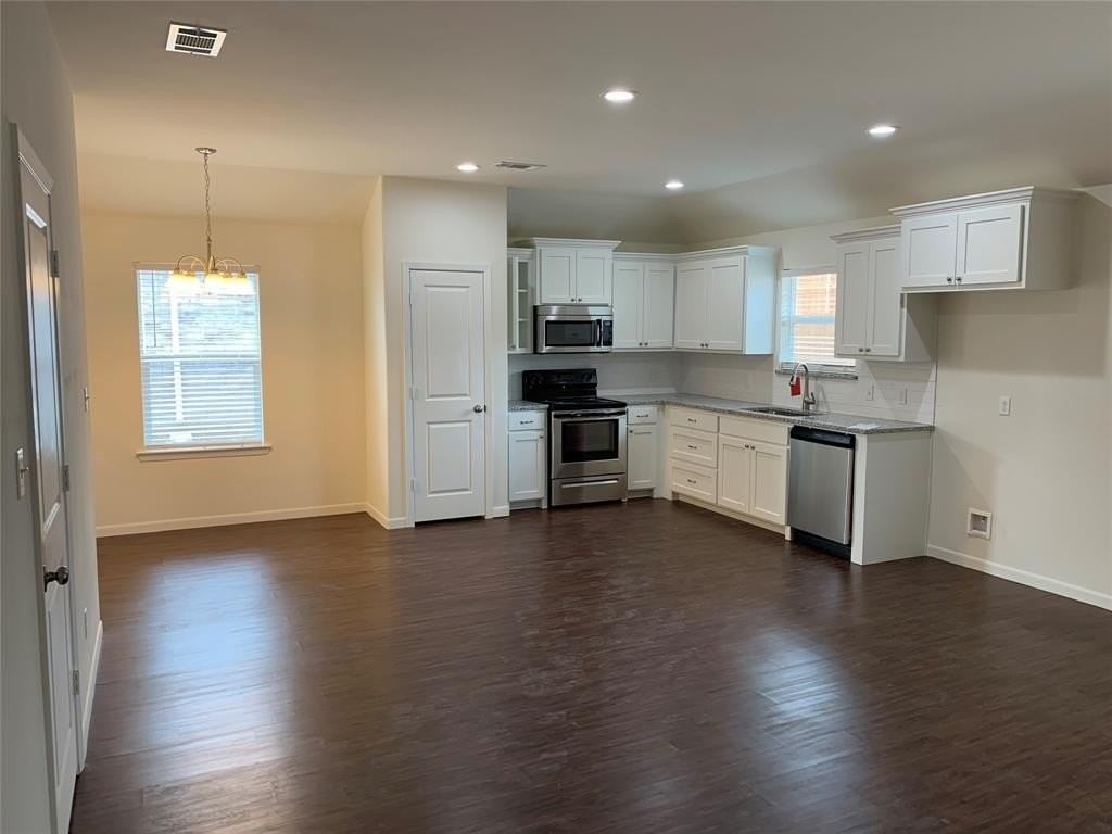 3511 Brookstone Dr - Photo 3 of 12