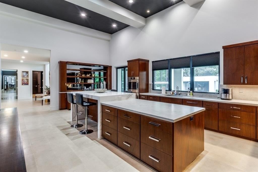 4529 Royal Ln - Photo 4 of 13