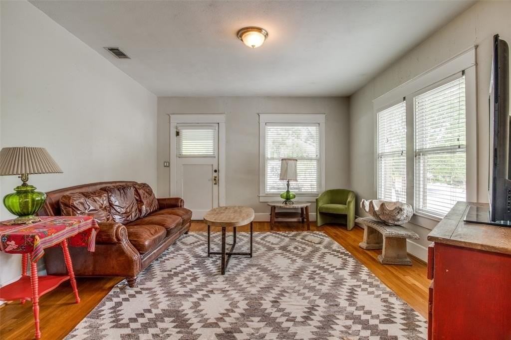 6203 Richmond Ave - Photo 3 of 16