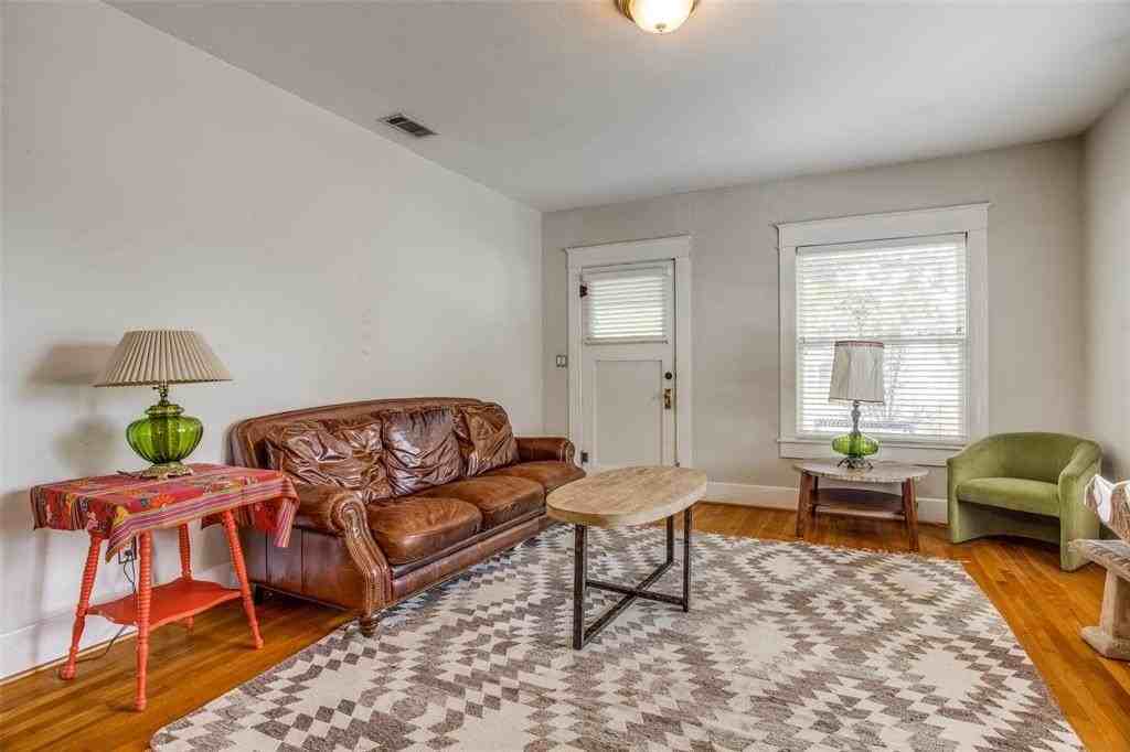 6203 Richmond Ave - Photo 5 of 16