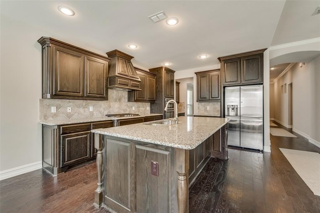 2818 Balmoral Dr - Photo 6 of 25