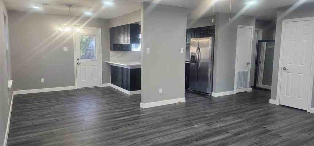 145 Prairie Creek Cir - Photo 2 of 8