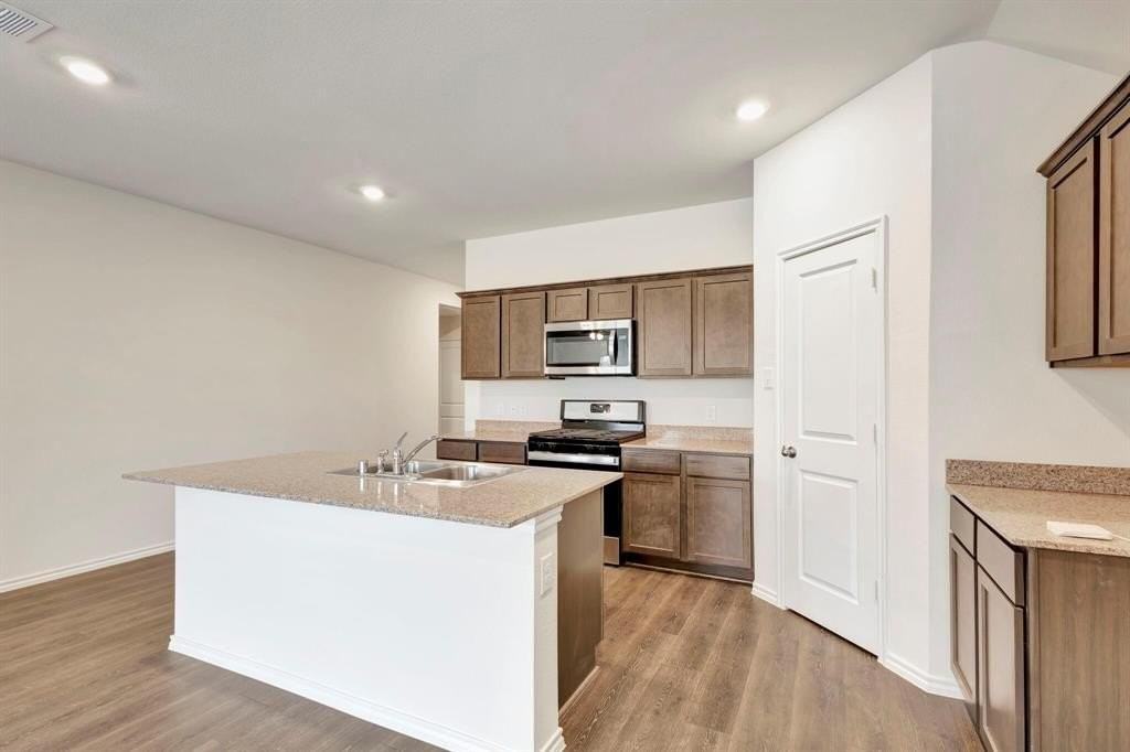 1006 Honey Maple St - Photo 4 of 31