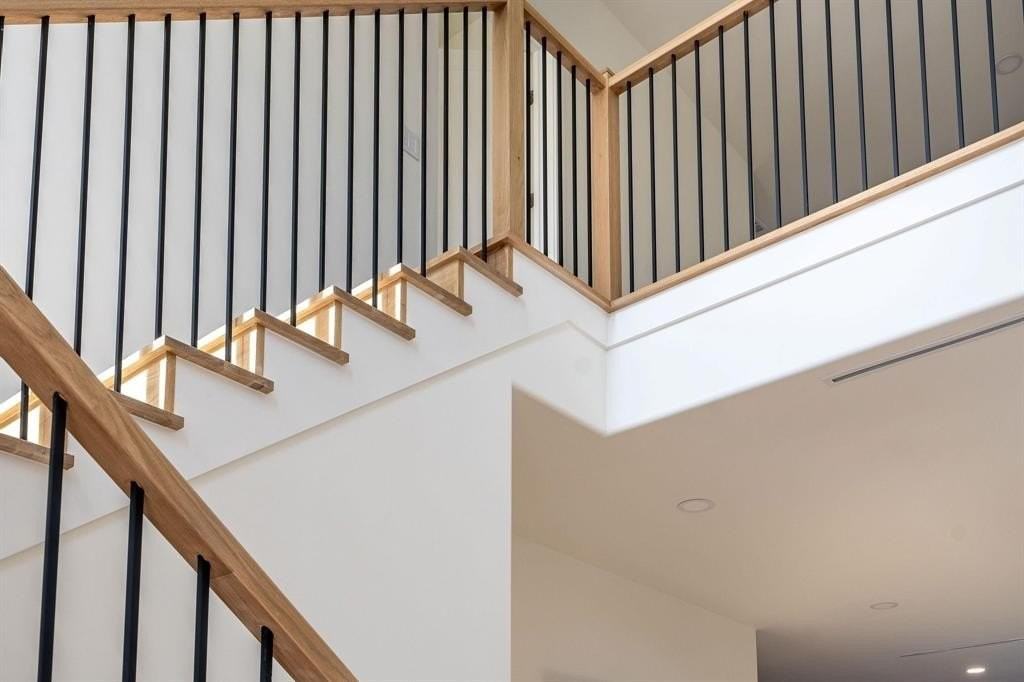 3761 Seguin Dr - Photo 3 of 33