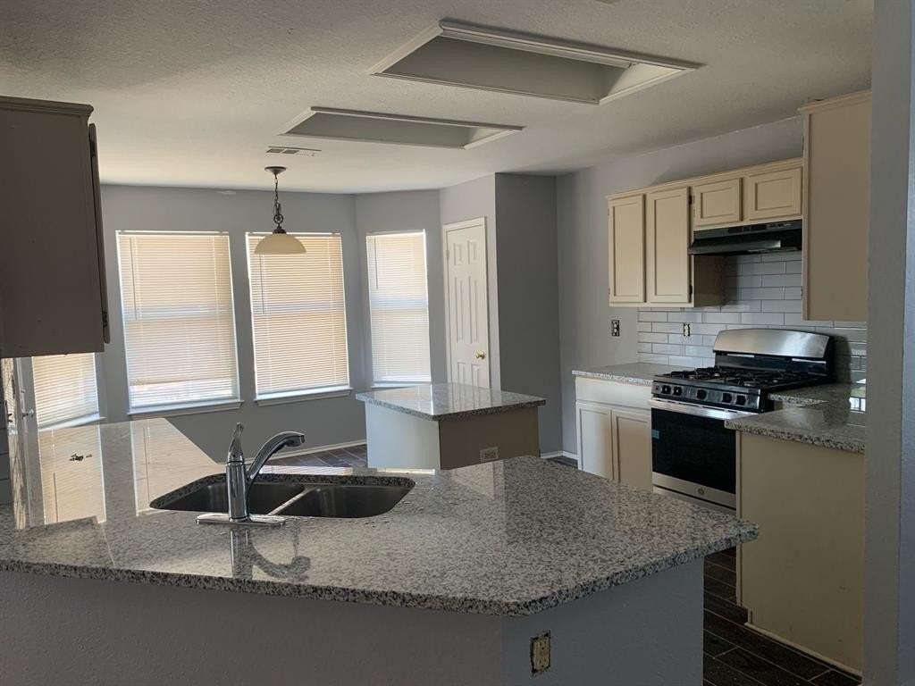 2024 Austin Dr - Photo 3 of 11