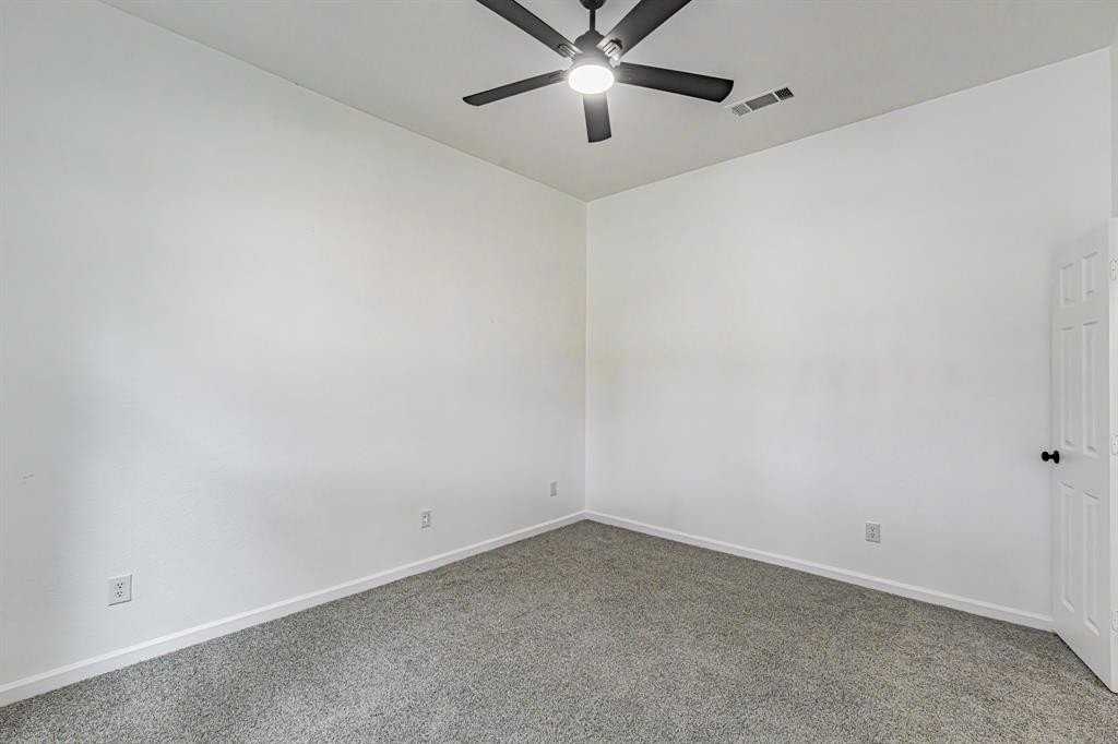 1505 Kittyhawk Dr - Photo 6 of 39