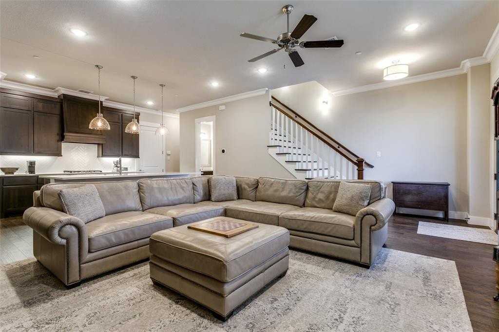 248 Morningside Dr - Photo 3 of 16