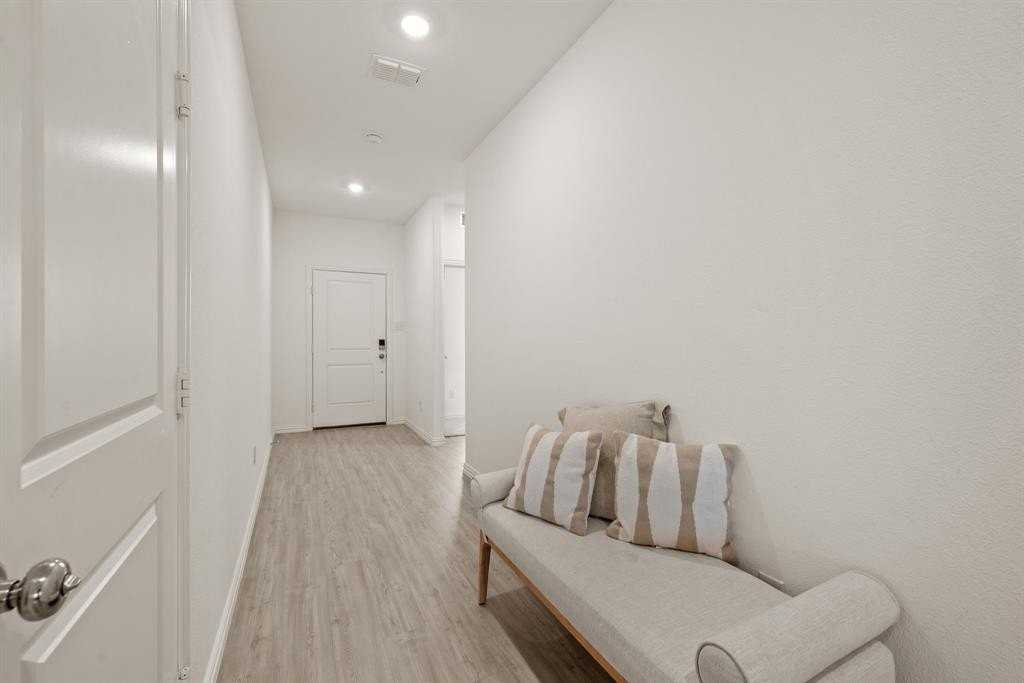 3200 Willow Terrace Ln - Photo 4 of 40