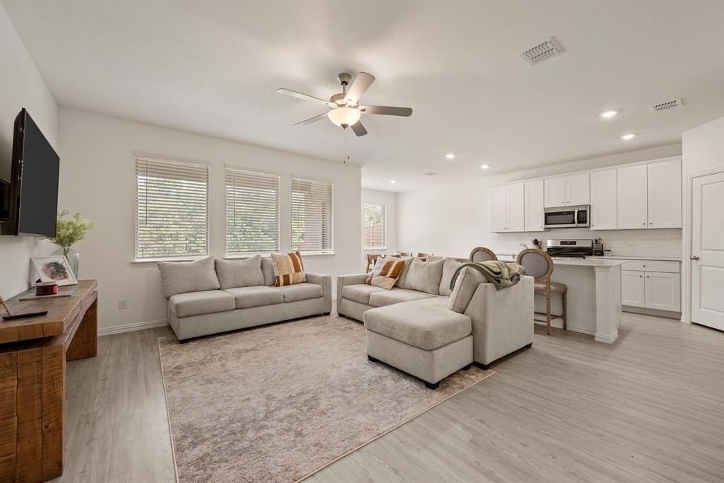 3200 Willow Terrace Ln - Photo 6 of 40