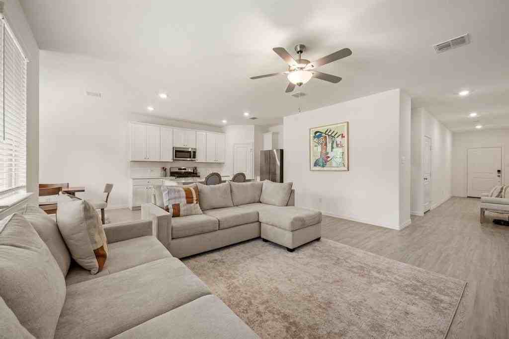 3200 Willow Terrace Ln - Photo 7 of 40