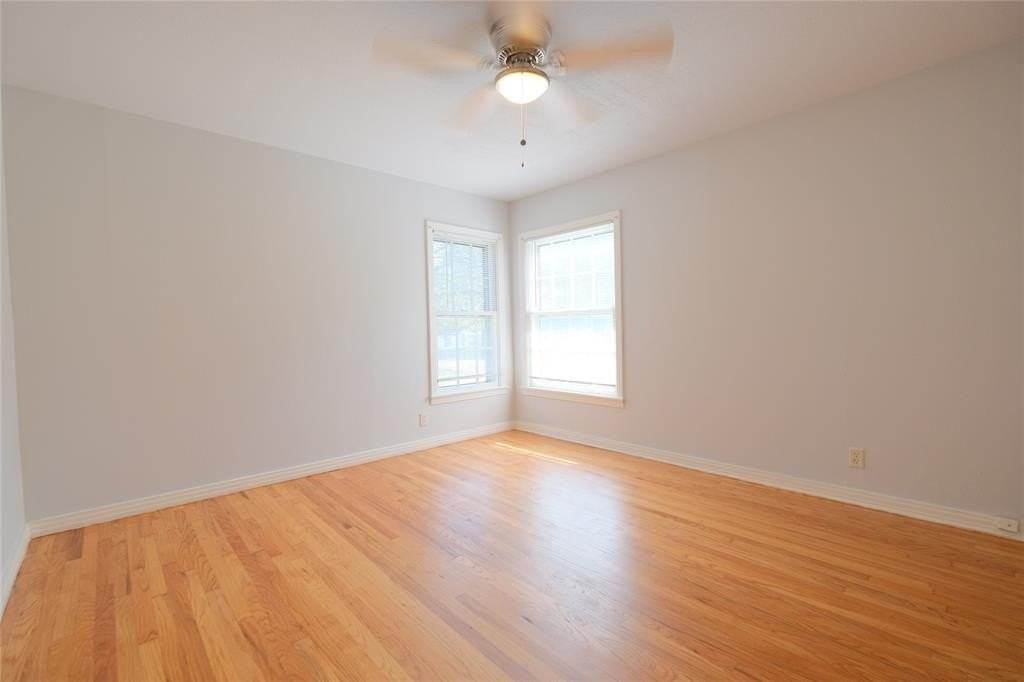 2104 Kings Ave - Photo 7 of 27