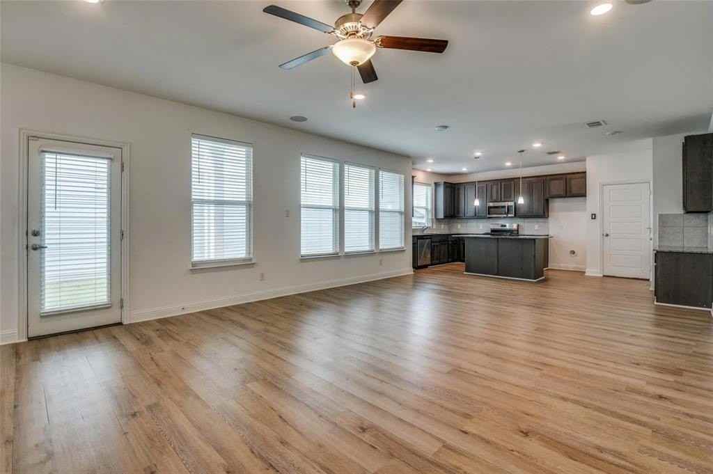 3716 Prague Mews - Photo 4 of 21