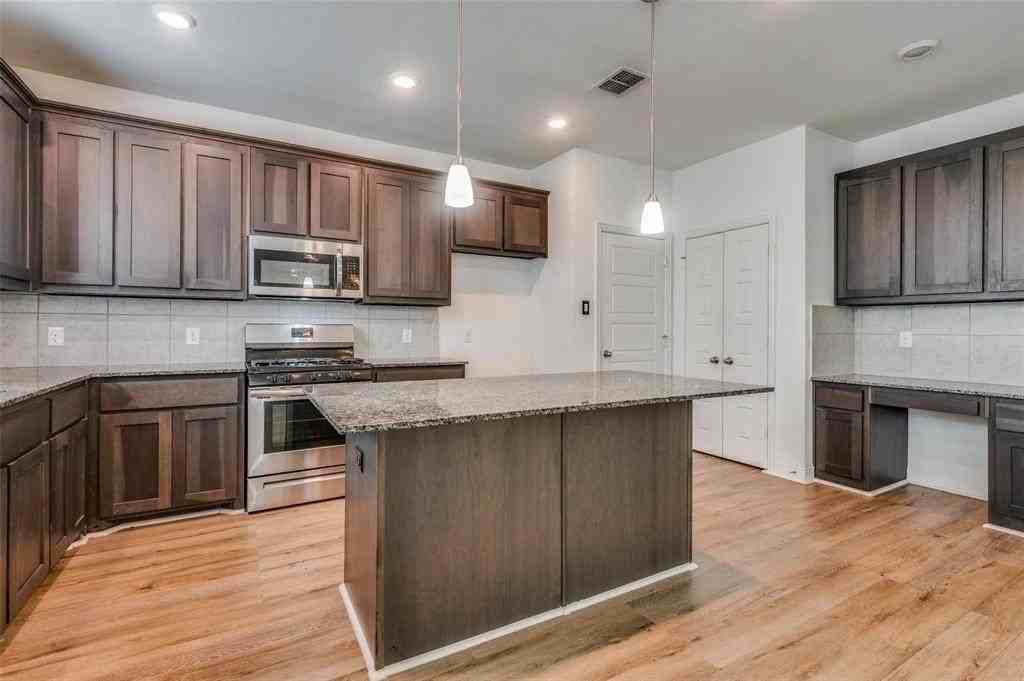 3716 Prague Mews - Photo 5 of 21