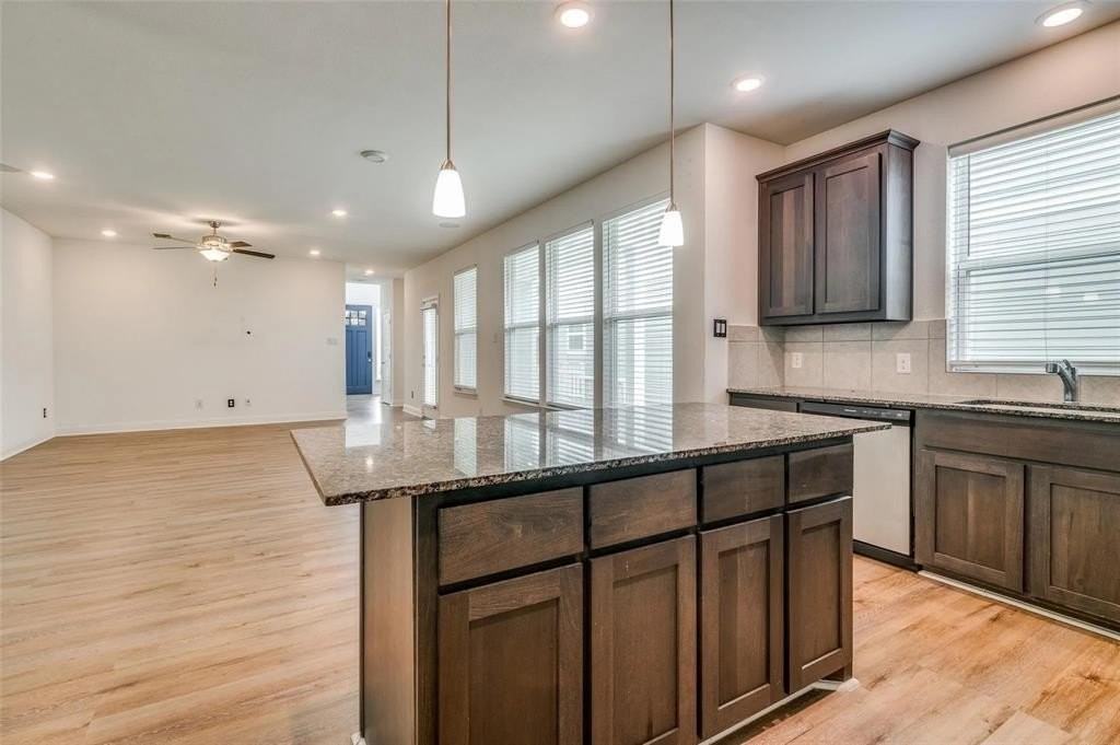 3716 Prague Mews - Photo 6 of 21