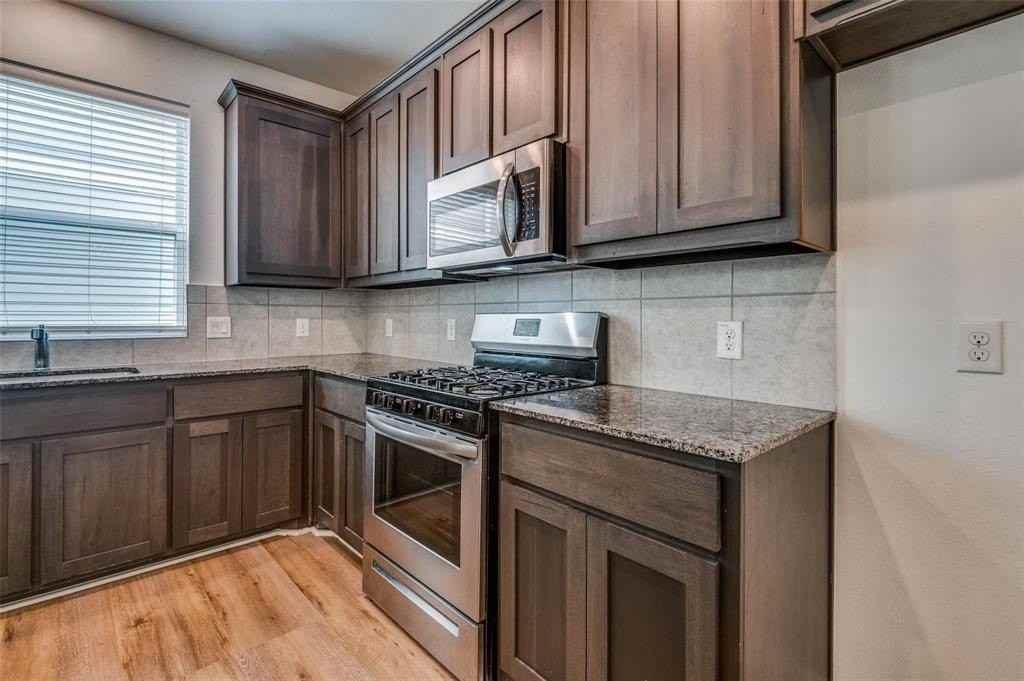 3716 Prague Mews - Photo 7 of 21