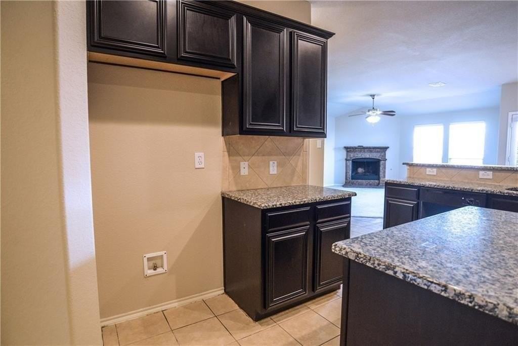 1025 Lake Grove Dr - Photo 6 of 17