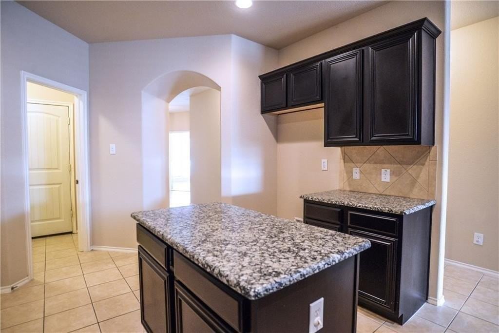 1025 Lake Grove Dr - Photo 7 of 17