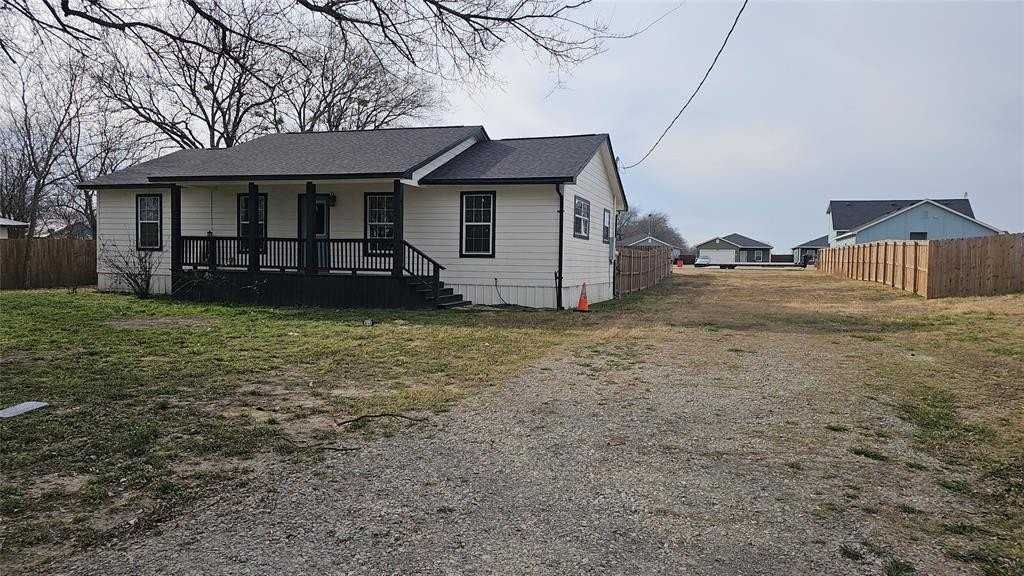 309 N Main - Photo 2 of 12