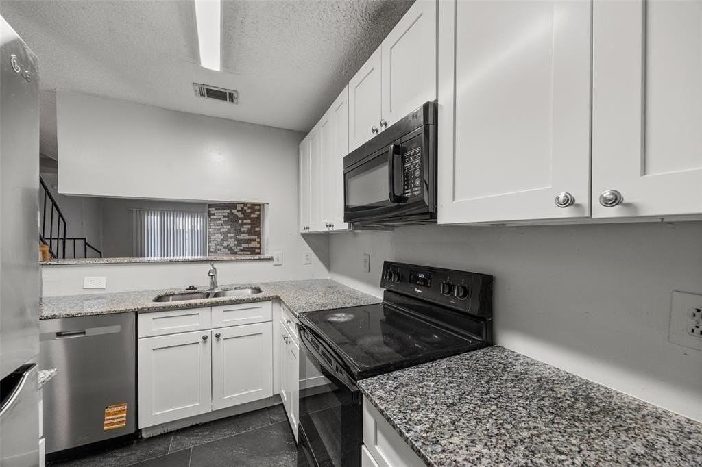 601 Carriagehouse Ln #A3 - Photo 4 of 18