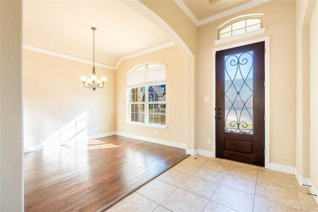 9101 Waters Ln - Photo 4 of 34