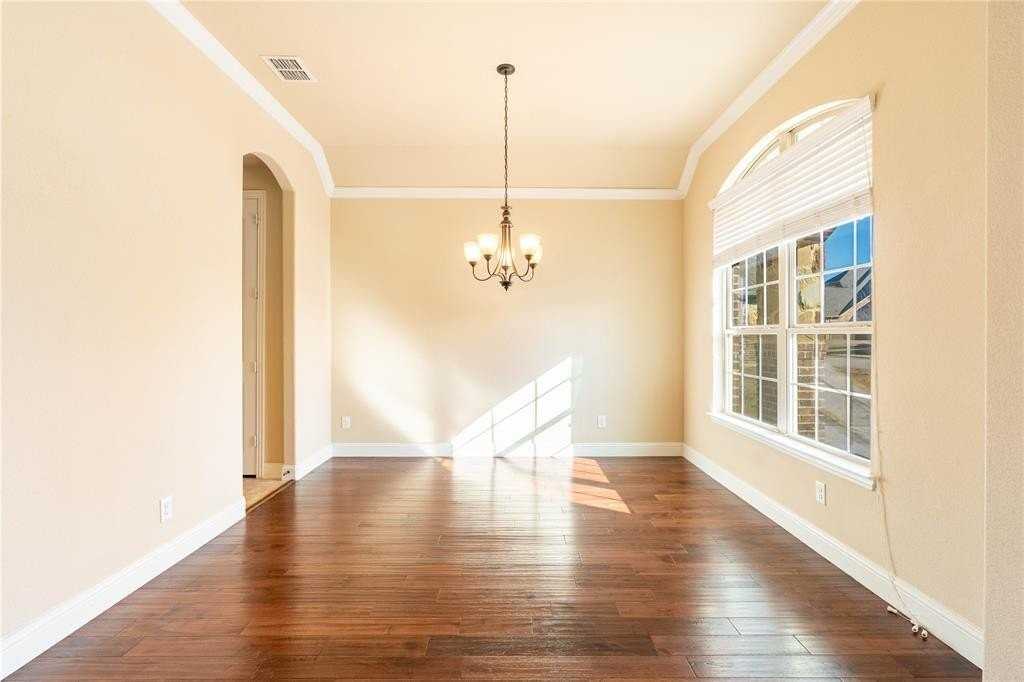 9101 Waters Ln - Photo 6 of 34