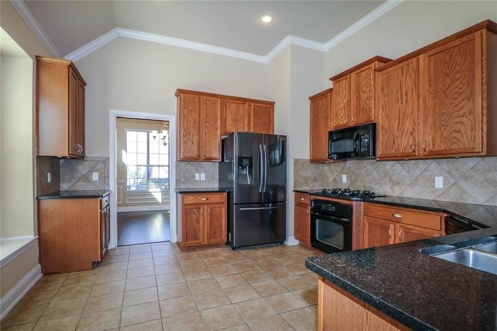 4340 Thorp Ln - Photo 4 of 19