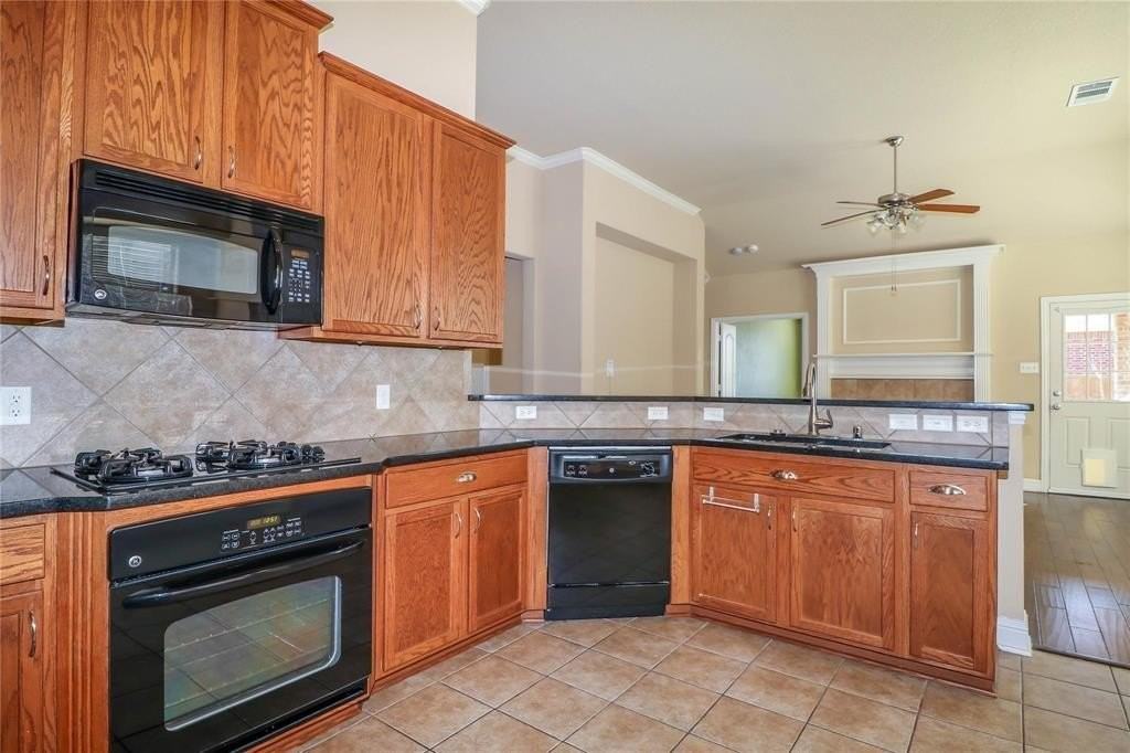 4340 Thorp Ln - Photo 5 of 19