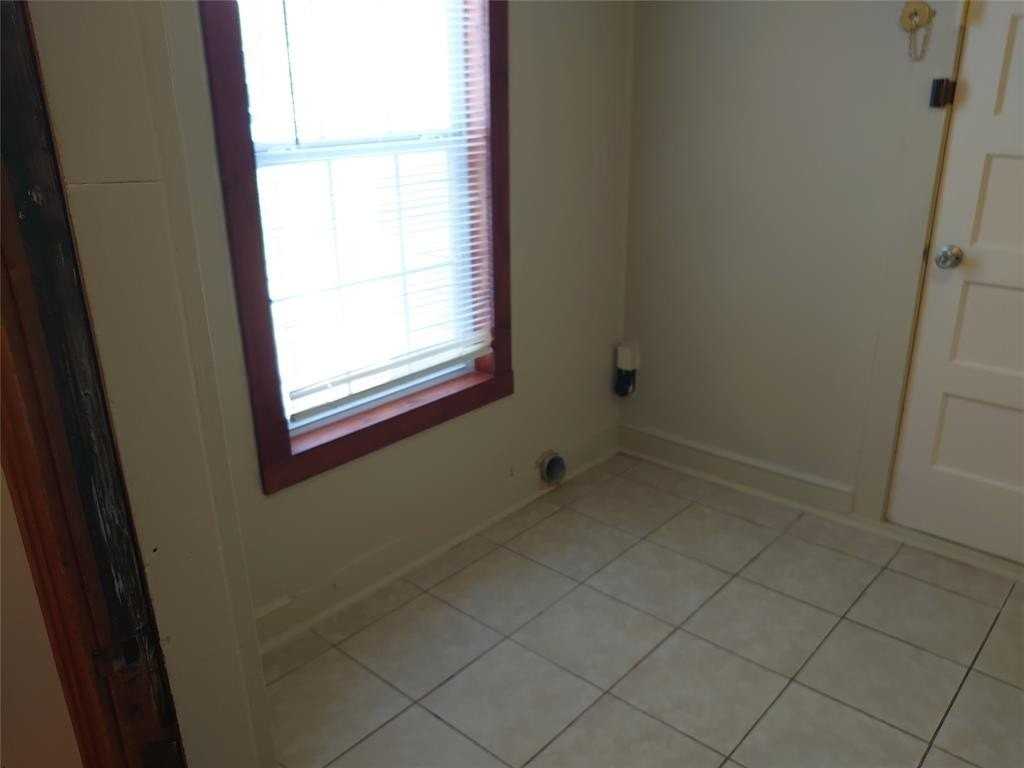 1309 Ross Ave - Photo 6 of 14