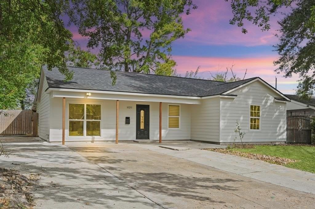 10211 Glenmawr Dr - Photo 2 of 37