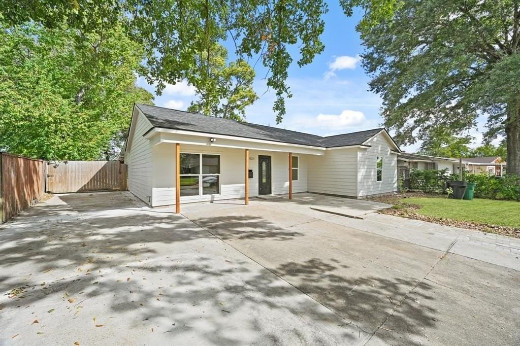 10211 Glenmawr Dr - Photo 3 of 37