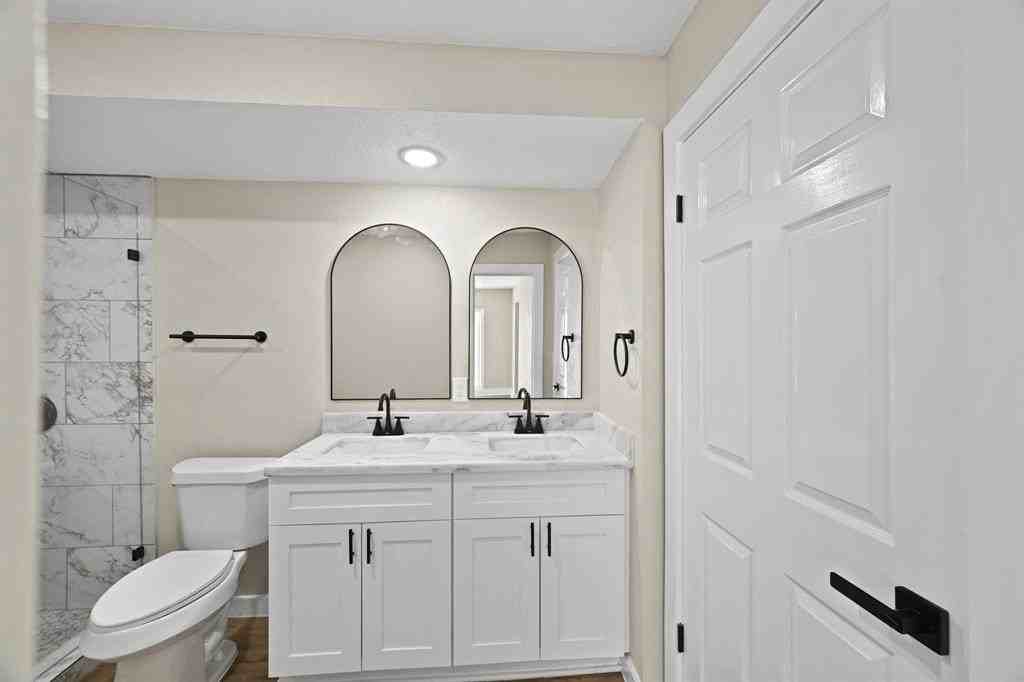 10211 Glenmawr Dr - Photo 7 of 37