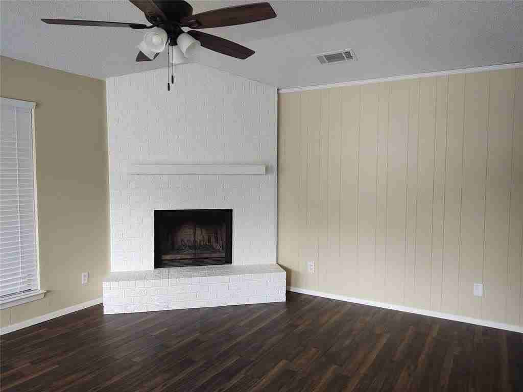 815 Windcrest Dr - Photo 5 of 7