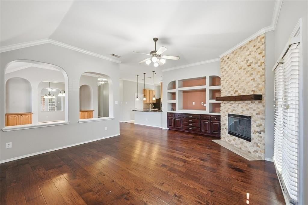 11415 Yoakum Dr - Photo 2 of 26